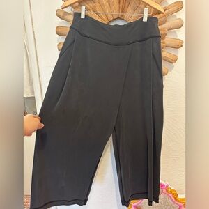 Loose lululemon pants